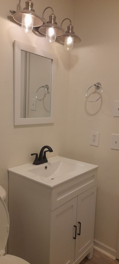 Building Photo - 7273-7275 Valley Ln