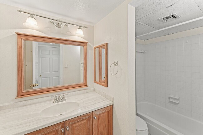 Building Photo - 7144 N Holiday Dr