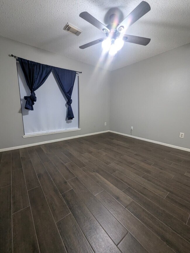 Building Photo - 827 Coral Tree Pl