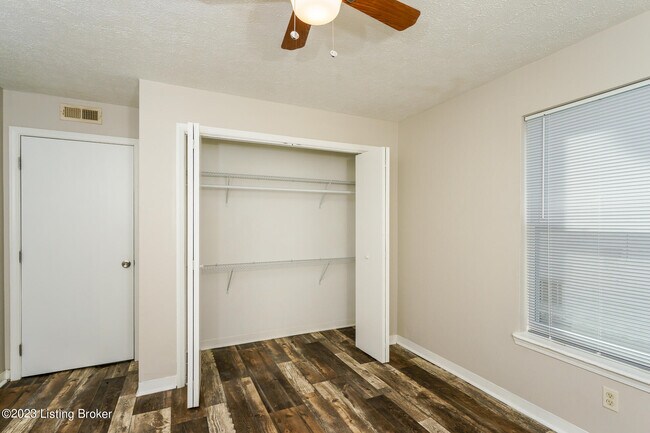 Building Photo - 2913 Dumesnil St