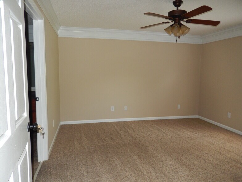 Large Bedroom - 2065 Pinemount Blvd