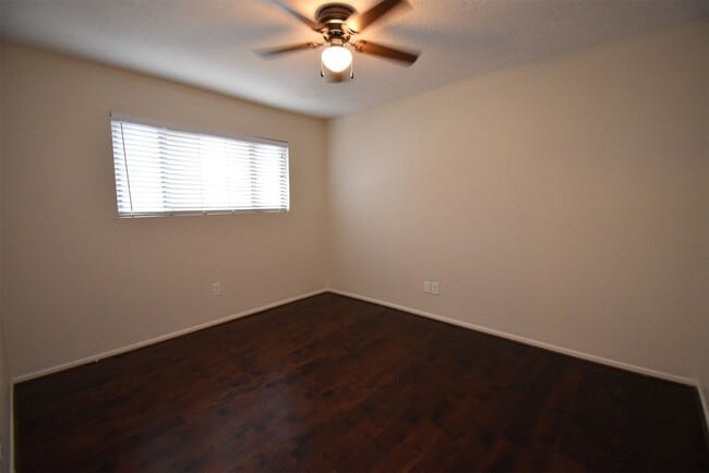 Building Photo - 429 Sunset Dr