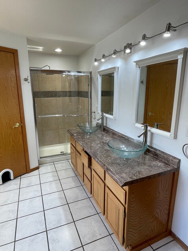 Building Photo - 740 E Opal Ct