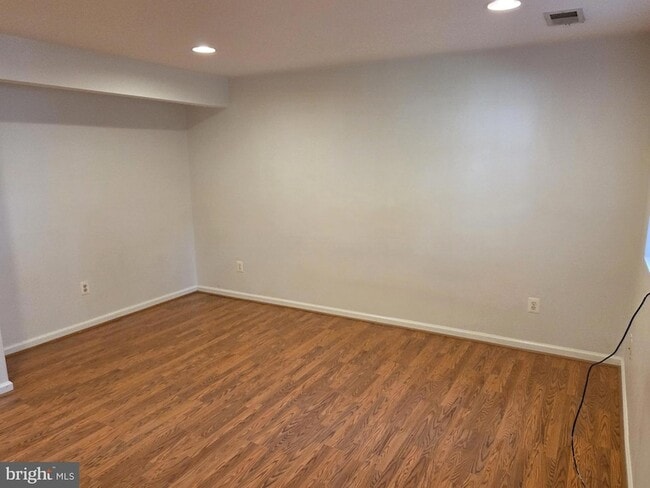Building Photo - 404 Pendleton Ln