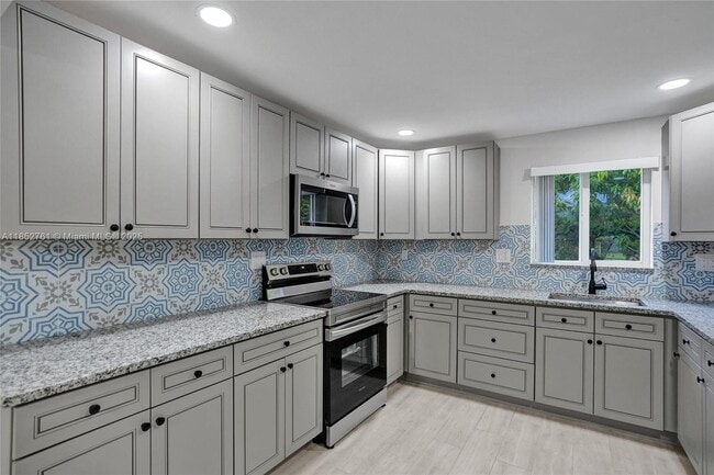 Building Photo - 3800 SW 58th Terrace