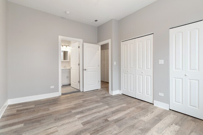 Building Photo - Updated, Spacious 3bd/2bth Avail 6/1!