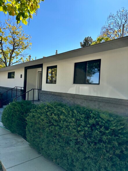 Building Photo - 445 Rim Rd