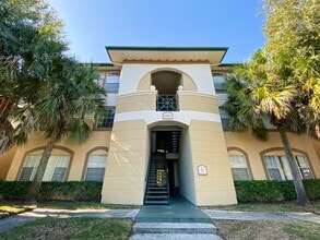 Building Photo - Beautiful Two Bedroom, Two Bath Condo For Rent in New Tampa!