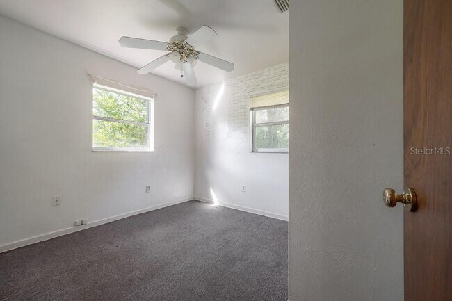 Building Photo - 649 W 11th St