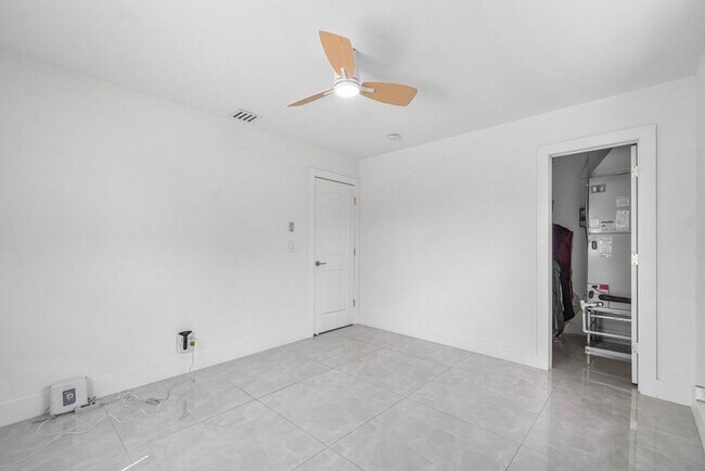 Building Photo - 403 S 13th Ct