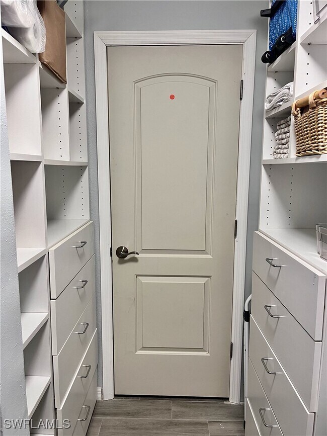 Building Photo - 306 Palm Dr