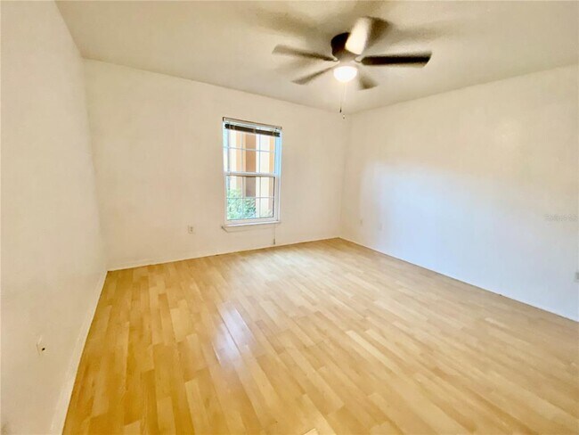 Building Photo - 5463 Vineland Rd