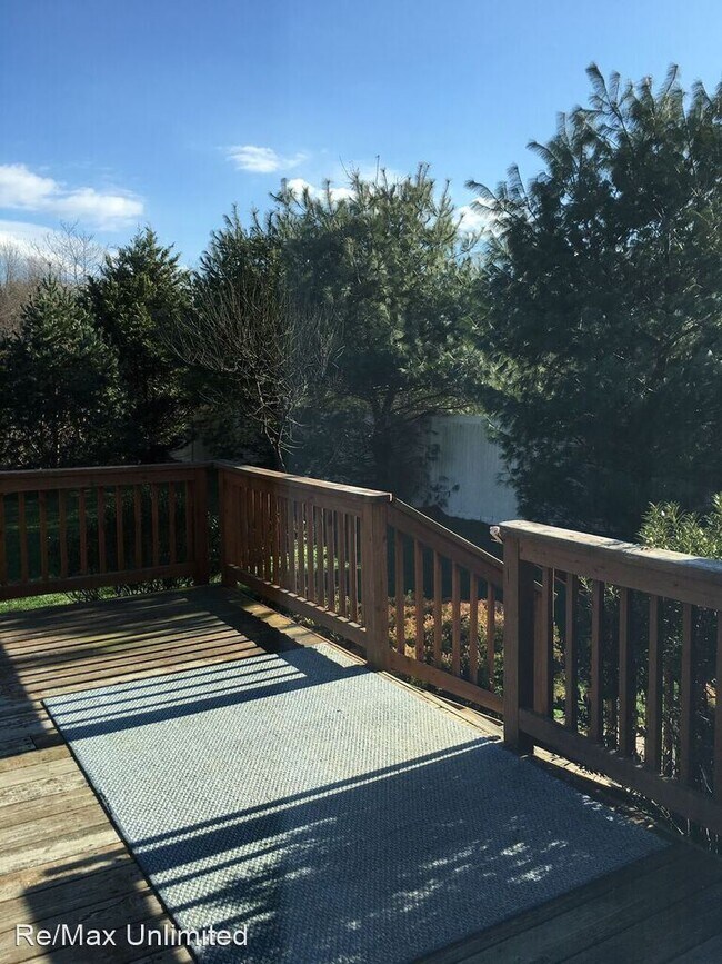 Building Photo - 3 br, 2.5 bath House - 13 Old Forge Drive