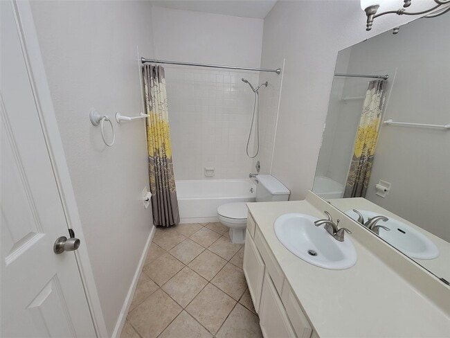 Building Photo - 2025 Augusta Dr