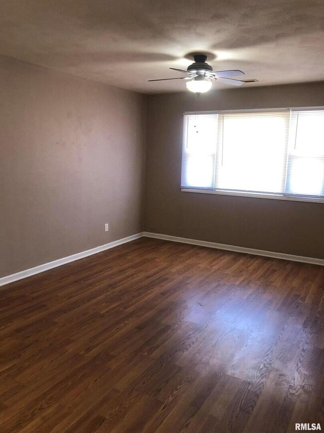 Building Photo - 1326 E 38th St