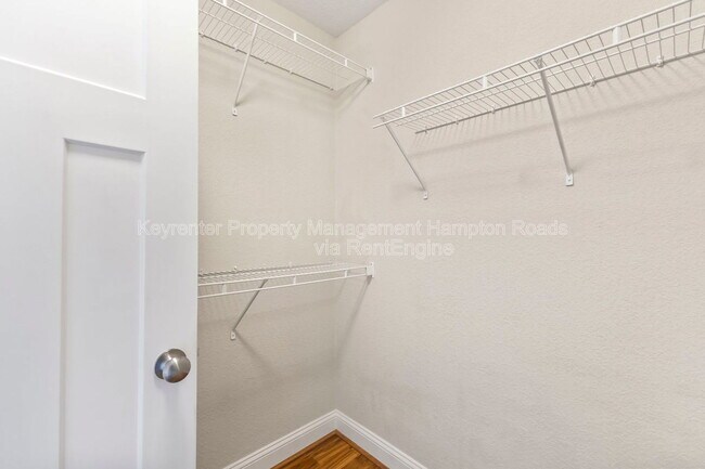 Building Photo - 611 Vero St