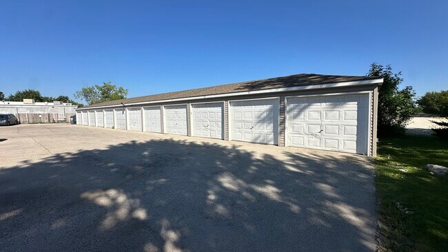 Building Photo - 2390 Bicentennial Ave