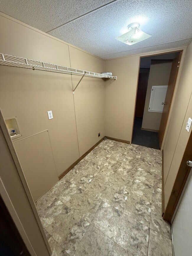 Building Photo - Mobile Home For Rent