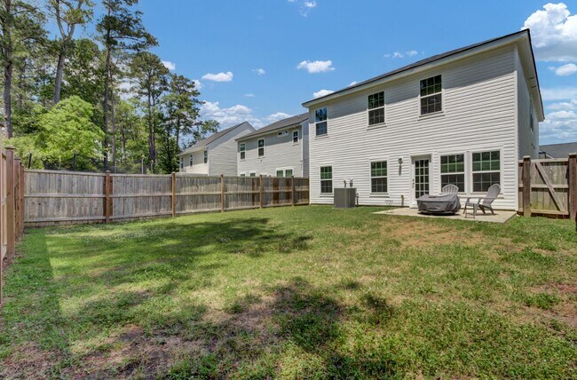 Building Photo - 131 Lakestone Rd