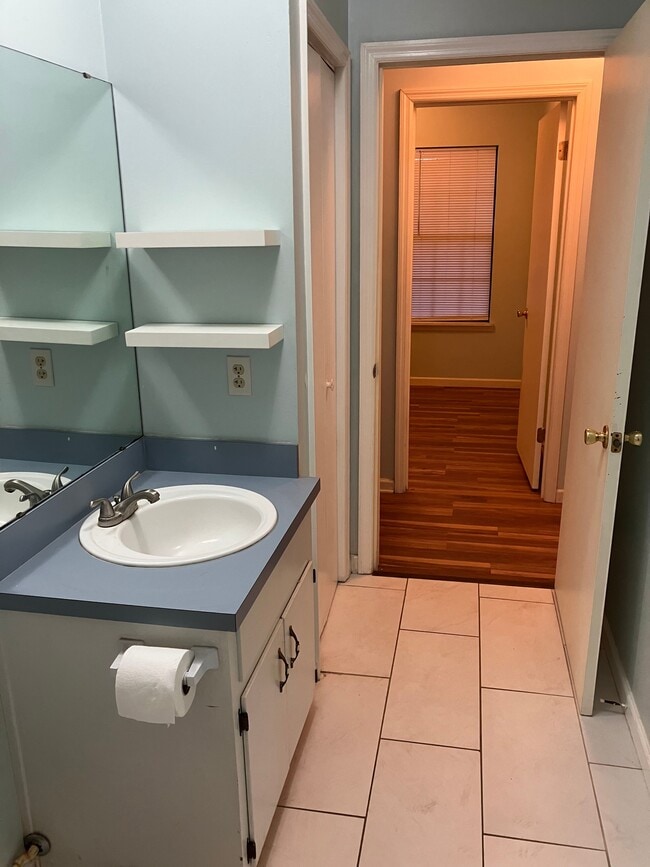 Building Photo - Hickory Ct