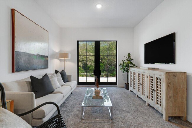 Building Photo - 4250 Lakewood Rd