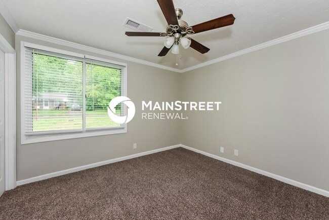 Building Photo - 4 Bedroom Pet-Friendly Home in Madison, TN with Main Street Renewal