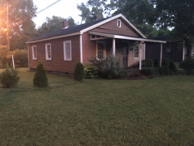 Building Photo - 100 Duke St