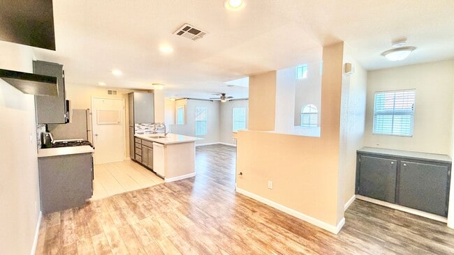 Building Photo - Bright & Lovely Two Story Townhome in the VistaMonte at San Luis Rey HOA Community of Oceanside!