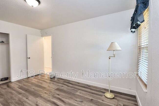 Building Photo - 6069 Kingwood Cir