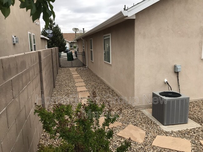 Building Photo - 2148 S Ensenada Cir SE