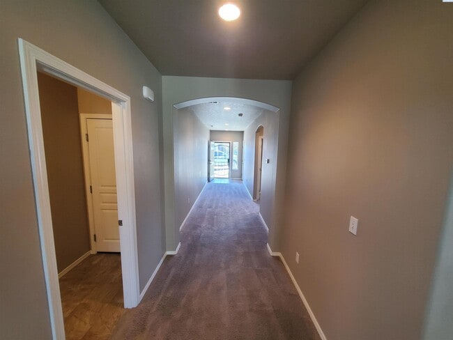 Building Photo - For rent West Kennewick