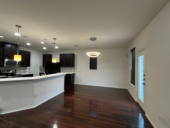 Building Photo - Wonderful 3 Bedroom Home in Coveted Crystal Crossing!