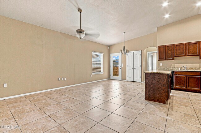 Building Photo - 7008 Faxon Dr