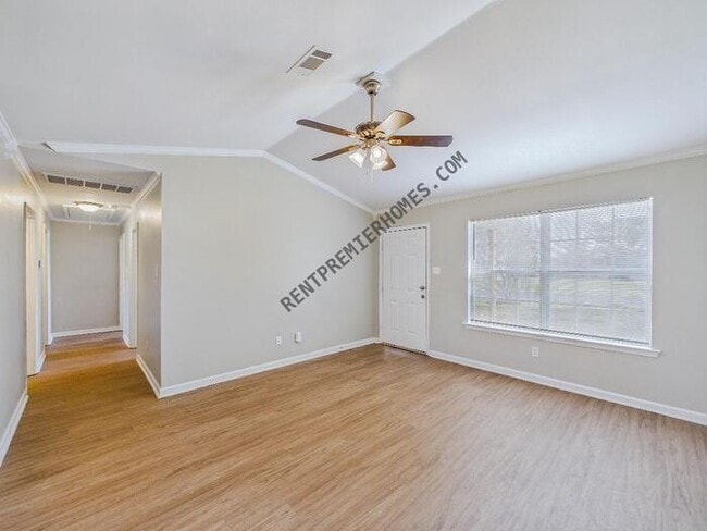 Building Photo - 14 Stephens St