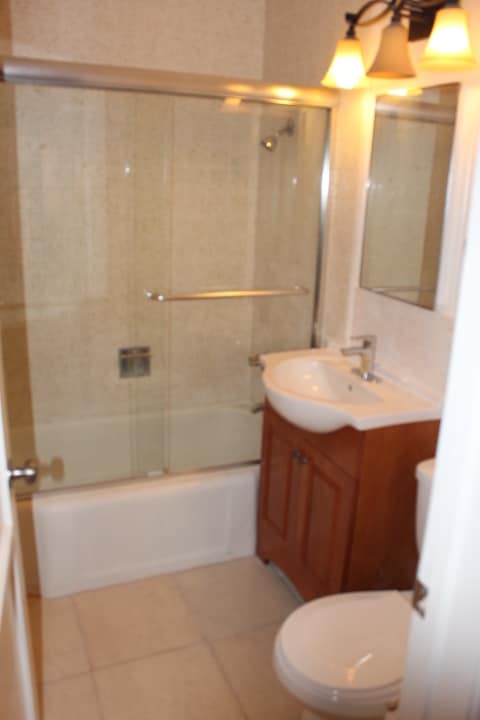Building Photo - ( ( ( CUTE 4 BEDROOM 2 BATH ONE STORY HOUS...