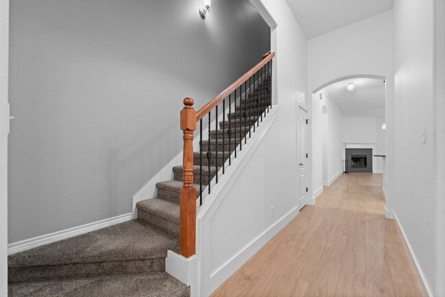 Building Photo - Spacious 5-Bedroom Retreat on Hidden Lake Court with Pool