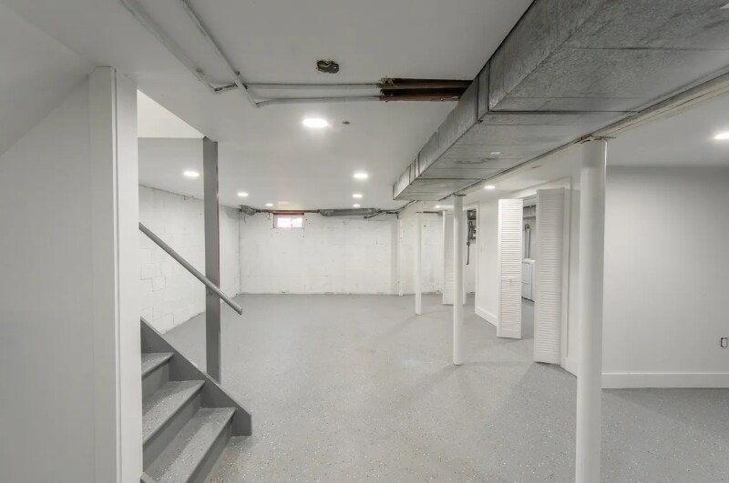 Building Photo - 500 Adams Ln