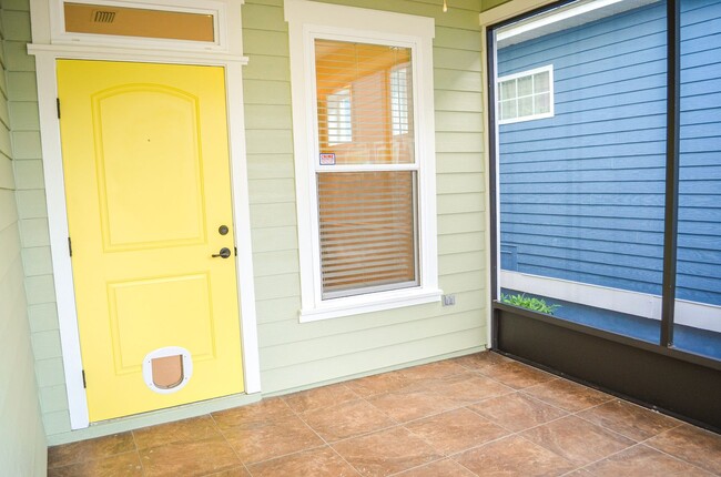 Building Photo - Gorgeous remodeled 3-bedroom, 2.5 bath hom...