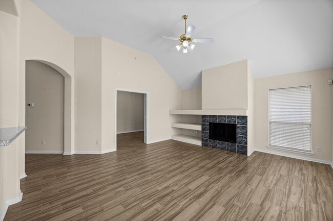 Building Photo - 623 S Marathon Way