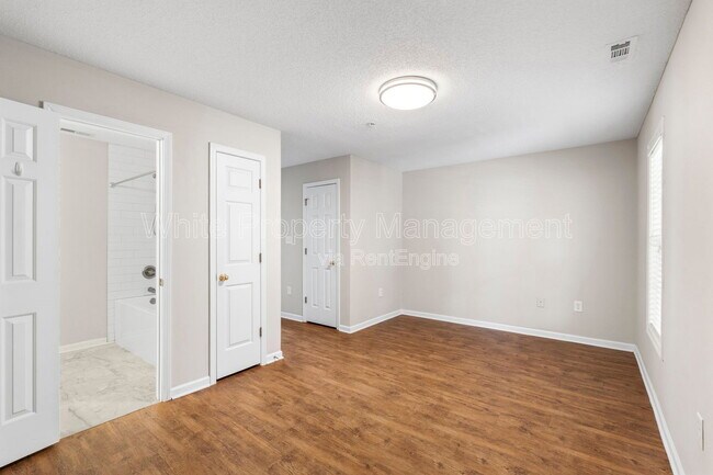 Building Photo - 106 Locomotive Ln