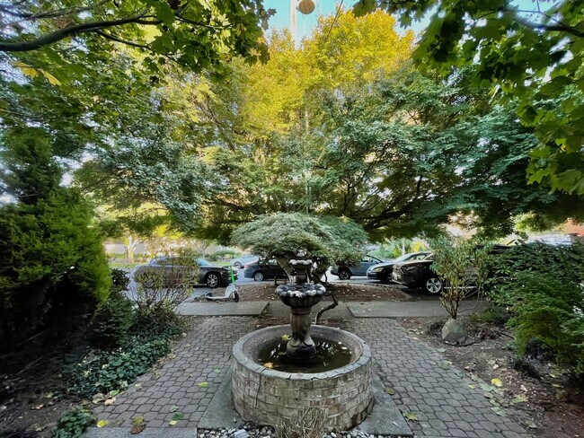 Primary Photo - Spacious Top-Floor 2BD in Beautiful Magnol...