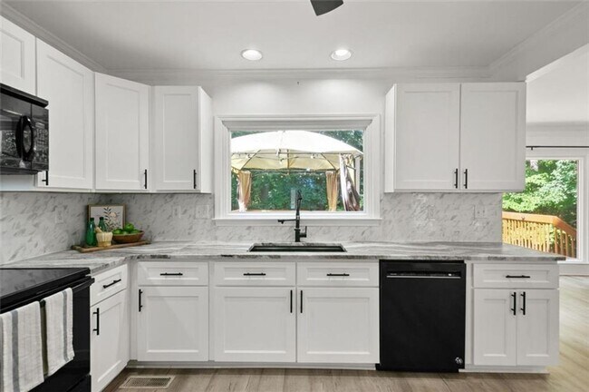 Building Photo - Beautifully Renovated 5-Bedroom, 4-Bath Home on Full Finished Basement!