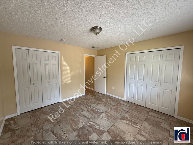 Building Photo - 3/1 Apartment in Deland - Close to Hontoon...