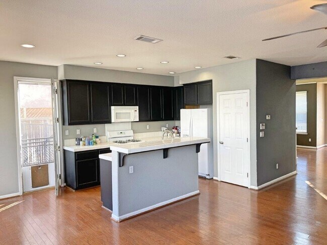 Building Photo - 1436 Bello Dr