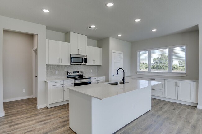 Building Photo - AVAILABLE NOW! NEW LUXURIOUS TRIPLEX LOCATED ON 1-ACRE LOT IN MIDLOTHIAN, TX!