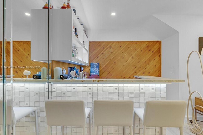 Building Photo - 130 Cypress Club Dr