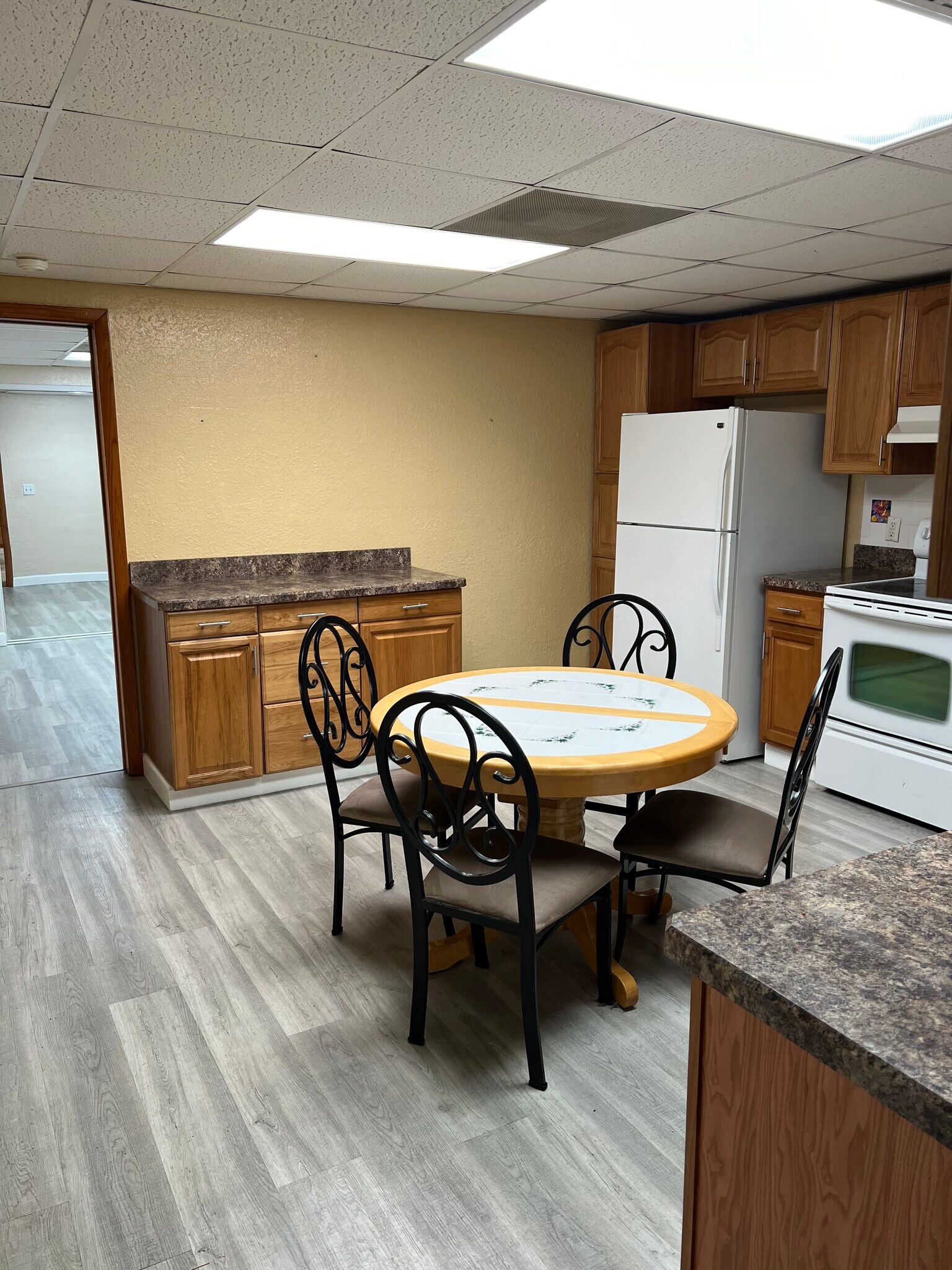Kitchen - 15848 Lake Iola Rd