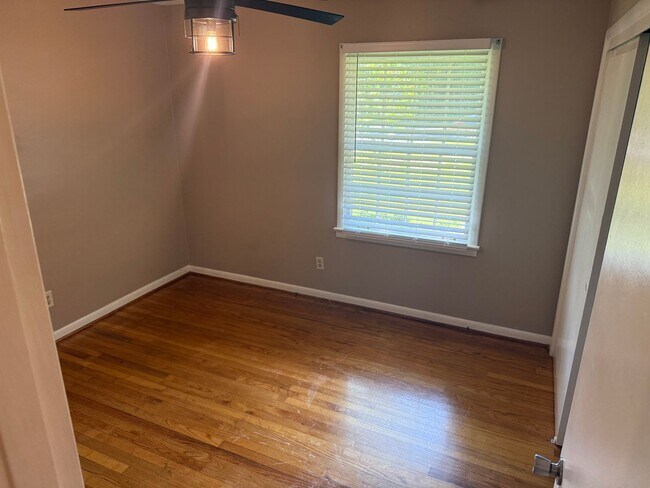Building Photo - Charming 3-Bedroom Home