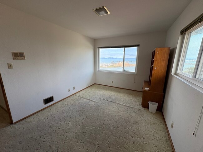 Building Photo - 721 Hillside Ave