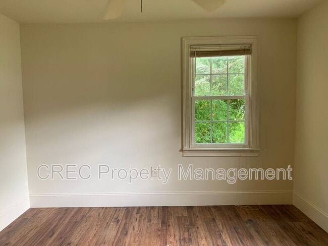 Building Photo - 711 Locust St